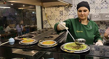 Bayramda gıda boyalı fıstıklı tatlılara dikkat