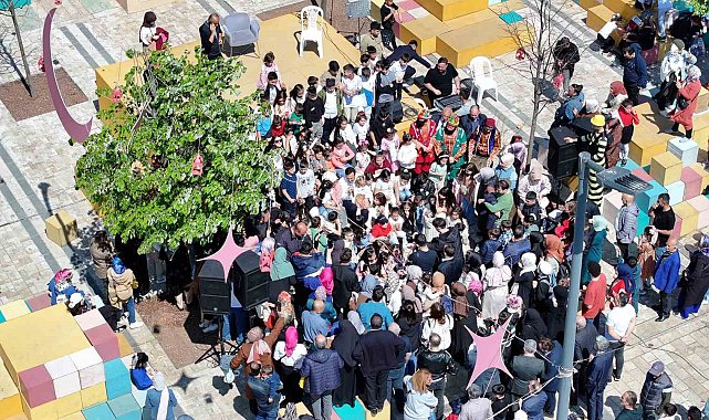 Bayramda güzel havayı fırsat bilen vatandaşlar sahile akın etti