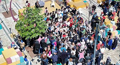 Bayramda güzel havayı fırsat bilen vatandaşlar sahile akın etti