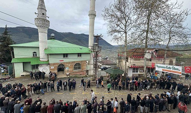 Bayramlaşmak için kuyruk oluşturdular