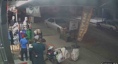 Bebek ve 2 çocuğu hırsızlığa alet ettiler: O anlar kamerada