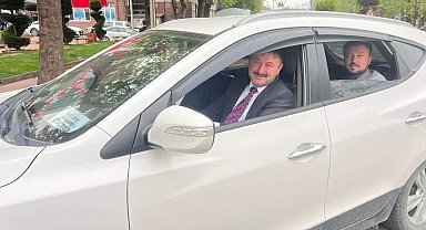 Belediye başkanı makam aracı yerine şahsi aracını kullanıyor