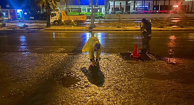 Belediye ekiplerinin yağış mesaisi