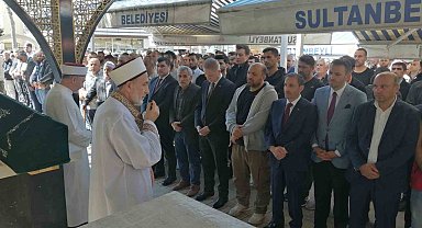 Beşiktaş'ta 29 kişinin öldüğü yangında hayatını kaybeden Gökhan Yıldırım toprağa verildi