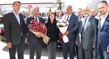 Beyağaç'ta Akçay 3 dönem sonra görevini Başkan Pütün'e devir etti