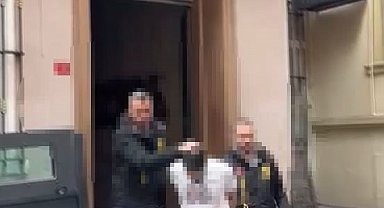 Beyoğlu'nda askeri üniforma ile müşterilere servis yapan şahıs tutuklandı