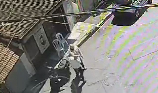 Beyoğlu'nda berbere "tıraş ücreti" saldırısı kamerada: 150 lira için kurşun yağdırdı