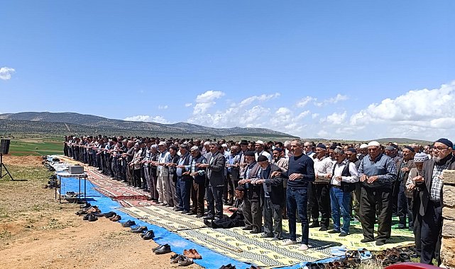 Beyşehir'de çiftçiler yağmur duasına çıktı