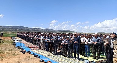 Beyşehir'de çiftçiler yağmur duasına çıktı