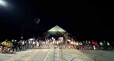 Bisiklet tutkunları iftar sonrası Uludağ'a pedal çevirdi