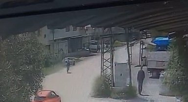 Bisiklete çarpmamak için yayaya çarptı