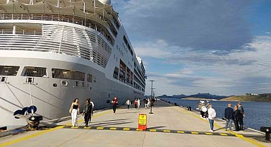 Bodrum'a sezonun ilk gemisi geldi