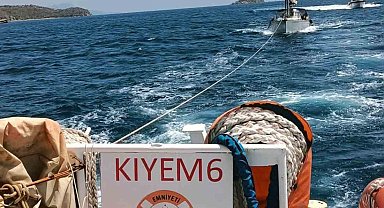 Bodrum'da arızalanan ve sürüklenen tekneyi KIYEM ekipleri kurtardı