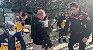Boşanma aşamasındaki eşini vurduktan sonra rehin aldı