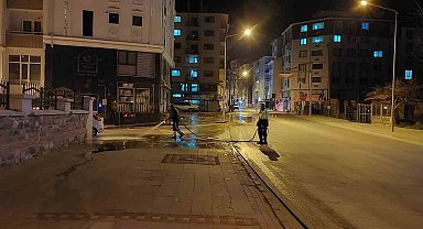 Bozüyük'te kaldırımlar tazyikli suyla yıkanarak bayrama hazırlanıyor