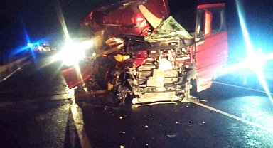 Bozüyük'te süt yüklü tanker ile tır çarpıştı: 3 yaralı