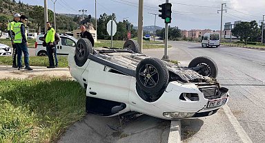 Burdur'da kontrolden çıkan otomobil refüje devrildi: 1 yaralı