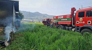 Burdur'da samanlıkta başlayan yangın eve sıçradı, büyük çapta maddi hasar meydana geldi