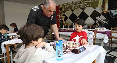 Burhaniye Belediyesi 23 Nisan Ulusal Egemenlik ve Çocuk Bayramı Satranç Turnuvası yapıldı