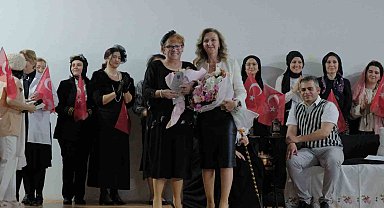 Bursa Kız Lisesi mezunlarından anlamlı gösteri