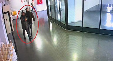 Bursa'da fabrikaya işçi gibi geldiler, çaldıkları kumaşları taksiyle götürdüler