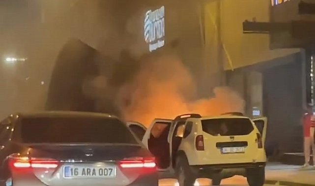 Bursa'da seyir halindeki otomobil alev alev yandı