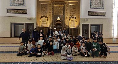 Bursa'da teravih namazına en çok gelen çocuklara tablet ve akıllı saat ödülü