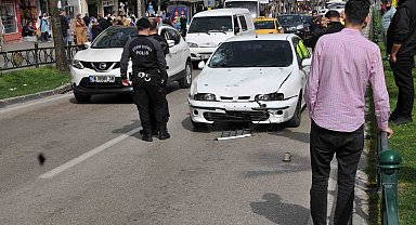 Bursa'da yaya geçidinde feci kaza: Anne hayatını kaybetti, çocukları yaralandı