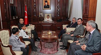 Bursa'nın çocuk valisi makamına oturdu