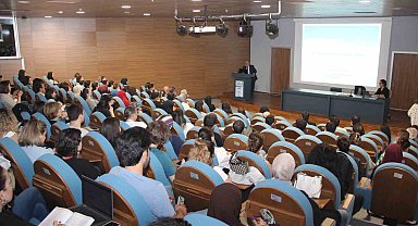 BUÜ'de tez yazımı ve atıfların önemi konuşuldu