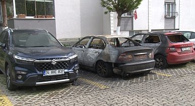 Büyükçekmece'de bir araçta çıkan yangın 2 araca daha sıçradı: 3 araç kullanılamaz hale geldi