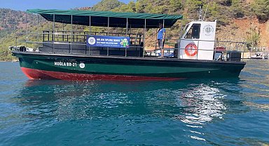 Büyükşehir bayram tatilinde teknelerden atık toplamaya devam etti