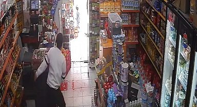 Caddeye uçan balonun peşinden koşan oğlunu ezilmekten son anda kurtardı