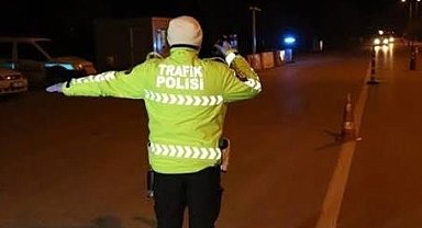 Çalıntı ihbarı ile aranan araç yakalanarak trafikten men edildi