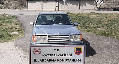 Çalıntı otomobilden uyuşturucu ele geçirildi: 2 gözaltı