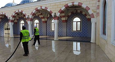 Cami çevresi ve duraklarda bayram temizliği