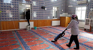 Camilerde Ramazan temizliği