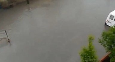 Çanakkale'de sağanak yağış hayatı olumsuz etkiledi