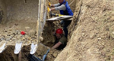 Çanakkale'de toprak kayması: Göçük altında kalanları kurtarma çalışmaları devam ediyor