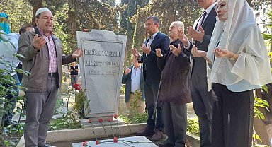 CHP Genel Başkanı Özel Manisa'da hem ailesinin hem de Manisa Tarzanı'nın mezarını ziyaret etti
