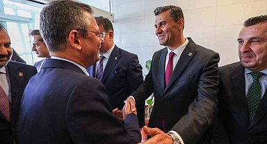 CHP Genel Başkanı Özgür Özel Manisalılara hitap etti