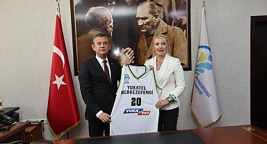 CHP Lideri Özel; "Şeniz Doğan başarısıyla ilk işaret fişeklerinden birini yakmıştır"