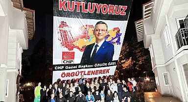 CHP Lideri Özel'in Manisa'daki komşularından kutlama