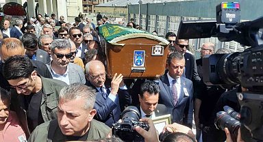 CHP lideri Özgür Özel, CHP TBMM Grup Müdürü Levent Bayraktar'ın cenaze namazına katıldı