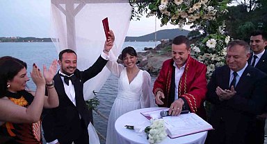 CHP PM Üyesi Umut Dikili'nin nikahını Balıkesir Büyükşehir Belediye Başkanı Ahmet Akın kıydı
