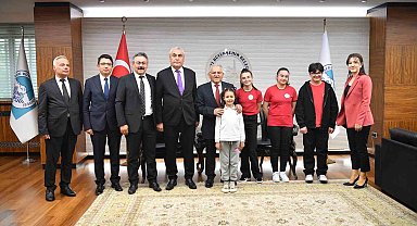 Çocuk başkan büyükşehir koltuğuna oturdu, Çanakkale gezisi talimatı verdi