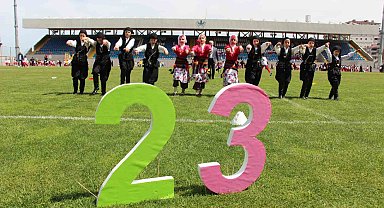 Çocuklar 23 Nisan'ı horonla kutladı