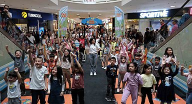 Çocuklar Espark AVM'de Kral Şakir tiyatro gösterisi ile eğlenceli zaman geçirdi