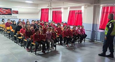 Çocuklar trafik kurallarını jandarmadan öğreniyor