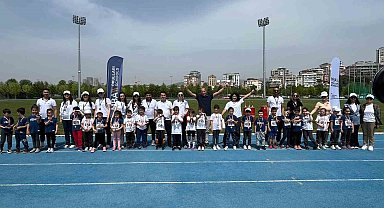 Çocuklar Ulusal Egemenliğin 104. yılı için koştular